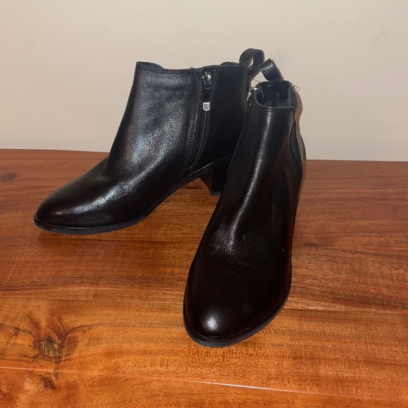 EVOLVE by Easy Spirit scuff black heeled Chelsea booties 5.5 - Picture 2 of 7